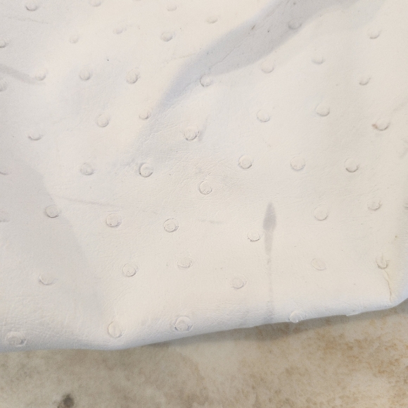 Guess white bag in preloved condition! - Picture 6 of 15